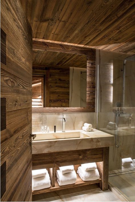 Bathroom Mountain Decor, Chalet Bathroom Luxury, Mountain Chalet Bathroom, Kulm Hotel St Moritz, Ski Lodge Bathroom, Modern Bathroom With Wood, French Ski Chalet, Ski Chalet Bathroom, Ski Chalet Bedroom