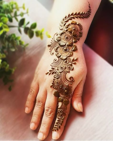 Mehndi Designs 2024, Simple Aesthetic Mehndi, Arbic Mendhi Design, Simple Aesthetic Mehndi Designs, Hairstyles Mehndi, Hand Mehndi Designs Back, Simple Mehndi Designs Front Hand, Henna Design Tutorial, Aesthetic Mehndi Designs