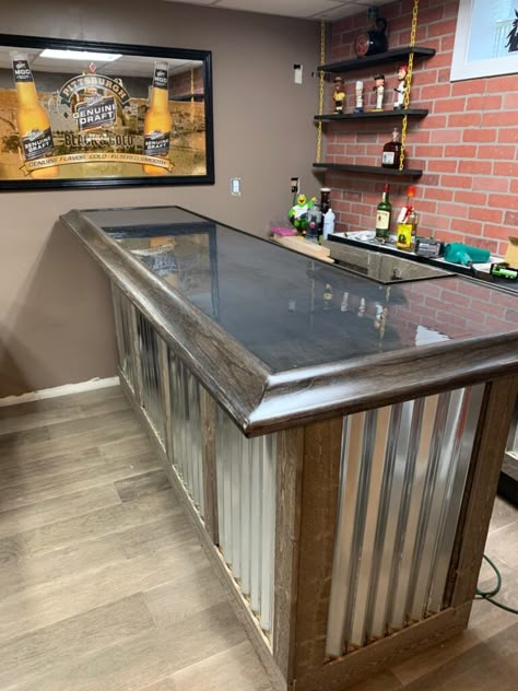 Diy Home Bar Ideas, Build A Home Bar, Garage Bar Ideas, Building A Bar, Rustic Basement Bar, Building A Home Bar, Home Bar Plans, Basement Bar Plans, Homemade Bar