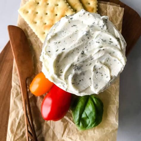 Herb and Garlic Cream Cheese Spread Herb Cream Cheese Recipe, Garlic Crackers, Garlic Cream Cheese, Herb Cream Cheese, Cream Cheese Spread Recipes, Cheese Spread Recipes, Cream Cheese Recipes Dip, Garlic Spread, Cream Cheese Spread