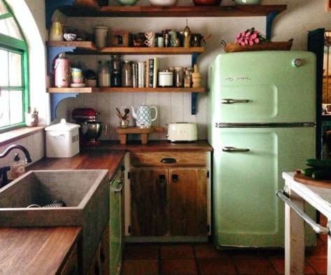 Retro Kitchen Ideas Vintage, Living Room Door, Decor Ikea, Decor Shabby Chic, Homes Interior, Remodel Bathroom, Barn Homes, Pole Barn, Easy Home Decor