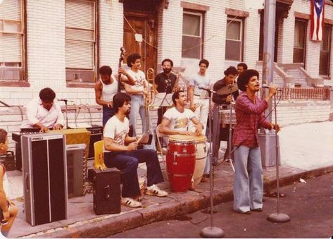 Salsa Musica, Willie Colon, Musica Salsa, Spanish Harlem, Banjo Music, Freestyle Music, Puerto Rico Art, Salsa Music, 70s Aesthetic