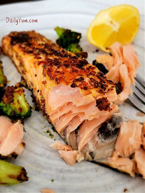 BBQ cut salmon fillet in the air fryer Salmon In Air Fryer, Salmon Air Fryer, Daily Yum, Air Fryer Seafood, Air Fryer Steak, Air Fryer Salmon, Air Fryer Fish, Salmon Seasoning, Fried Salmon