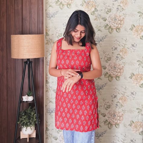 Cool Cotton Kurtis for Summer☀️ Fabric is key: 100% cotton: Opt for breathable, lightweight cotton to beat the heat. Styles to flatter ♥️ Length: Short kurtis that fall at the hip or mid-thigh are perfect for summer. Silhouettes: Straight cut: A classic and versatile option that goes well with any bottoms. A-line: Flattering for most body types and offers a breezy feel. Summer-friendly details: Sleeves: Sleeveless for maximum airflow. Necklines: Square for a cool and comfortable fee... Short Kurti Sleeves Design, A Line Short Kurti, Sleeveless Cotton Kurti, Sleeveless Short Kurti, Kerala Outfit, Sleeveless Kurti Designs, Sleeveless Kurti, Short Kurti Designs, Kurti Tops