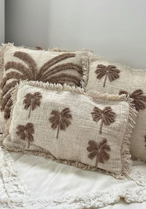 Beautiful pillow cover designs ideas Pelmet Designs, Diy Chair Covers, Beaded Pillow, Cushion Embroidery, Modern Coastal Decor, Sewing Cushions, White Bohemian, Cushion Cover Designs, Boho Cushions