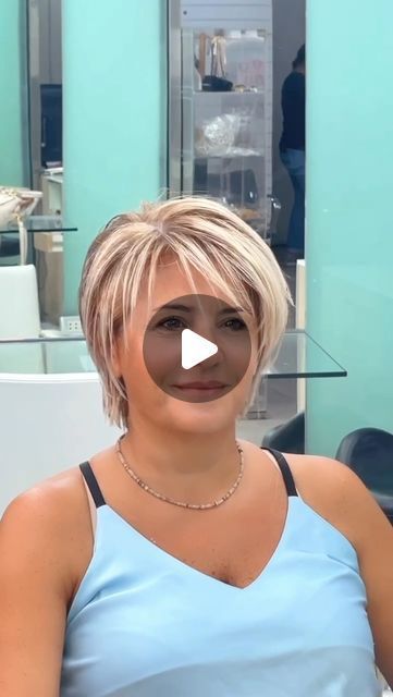 Stacked Blonde Bob Haircut, Short Hair Styles Thinning Hair, Choppy Bob Haircuts For Thick Hair, Pixie Bob Haircut Layered, Stacked Pixie Haircut Back View, Short Hair With Long Layers, Short Bob Hairstyles With Fringe, Short Bobs Haircuts, Short Blonde Hair Bobs