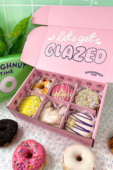 Doughnut Box Packaging, Donut Packaging Boxes, Doughnut Packaging Ideas, Doughnut Branding, Donut Boxes Packaging, Donut Box Design, Donut Packaging Design, Donut Packaging Ideas, Mini Donuts Packaging