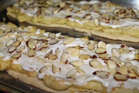 Danish Almond Puff, Puff Pastry Coffee Cake, Almond Puff Pastry Danish, Almond Kringle With Almond Paste, Kringle Recipe With Puff Pastry, Almond Danish Puff Pastry, Almond Kringle Recipe Wisconsin, Almond Paste Puff Pastry Recipes, Almond Breakfast Pastry