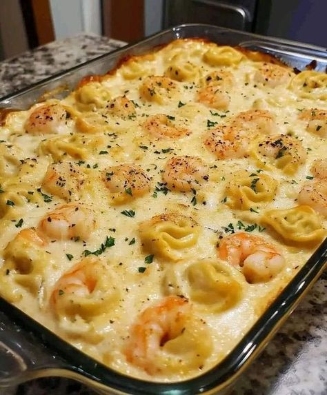 Homemade and Lovin It | CREAMY SHRIMP TORTELLINI ALFREDO CASSEROLE 🍤🍝 | Facebook Baked Shrimp Alfredo, Shrimp Tortellini Alfredo, Shrimp Tortellini, Slow Cooker Chili Beef, Alfredo Casserole, Tortellini Alfredo, Garlicky Shrimp, Gordon Ramsay Recipe, Tortellini Bake