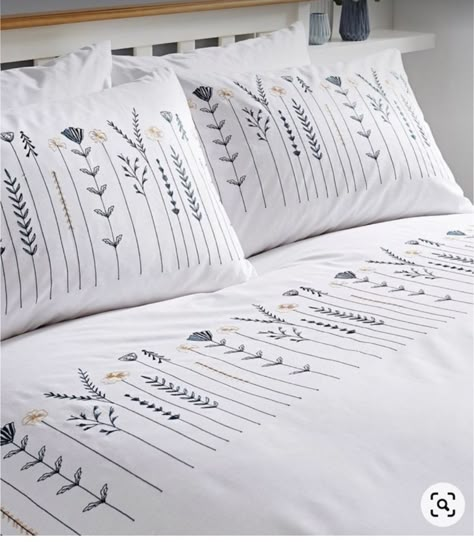 Bedsheet Ideas, Bedsheets Ideas, Crochet Bedsheets, Embroidered Sheets, Bed Sheet Painting Design, Sheet Painting, Embroidered Duvet Cover, Bed Cover Design, Designer Bed Sheets