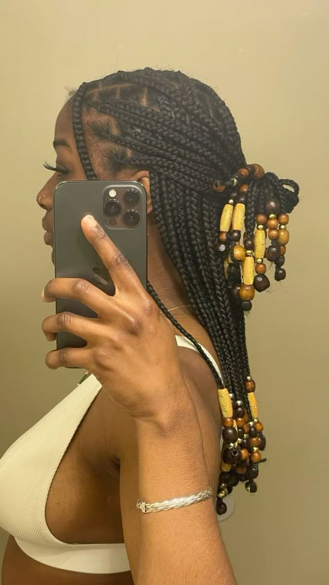 Knotless Braids With Beads Hairstyles, Braids With Beads Hairstyles, Knotless Braids With Beads, Beads Hairstyles, Short Box Braids Hairstyles, Braids Hairstyles For Black Women, Cute Box Braids, Short Box Braids, Quick Natural Hair Styles