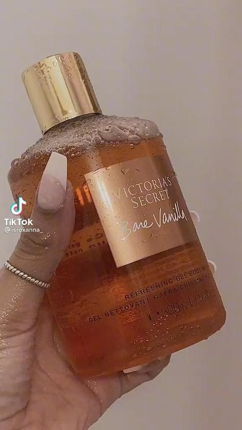 Profumo Victoria Secret, Body Hygiene, Bath And Body Works Perfume, Shower Skin Care, Body Smells, Pretty Skin Care, روتين العناية بالبشرة, Bath And Body Care, Smell Goods