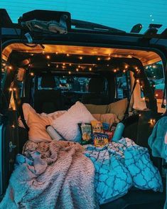 Car Sleepover, Cozy Car, Sleep In Car, Things To Do In Summer, Trunk Ideas, Dates Ideas, Dream Dates, Romantic Date Night Ideas, Jeep Ideas