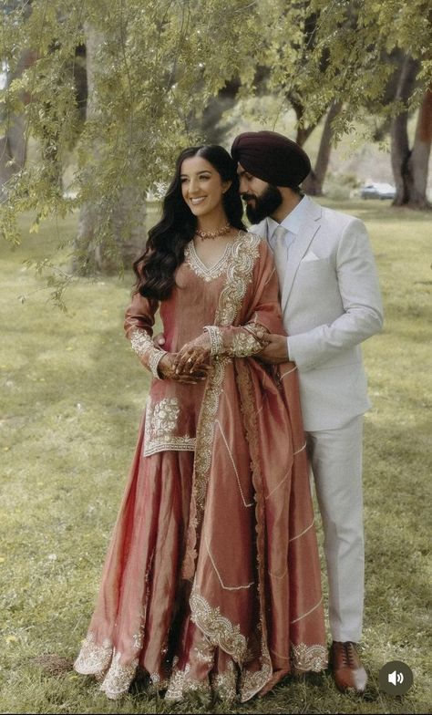 Indian Reception Outfit Bridal, Engagement Outfits Indian Couple, Indian Engagement Outfit, Wedding Suit Women, Engagement Looks, Punjabi Wedding Couple, Engagement Dress For Bride, Bride Suit, Bridal Photography Poses