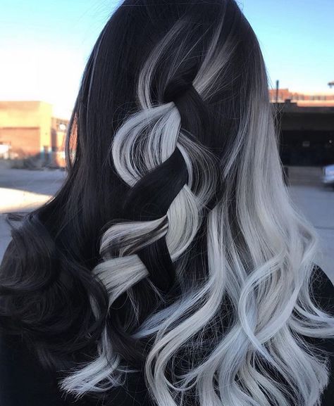 Black And White Hair, Split Dyed Hair, Hair Color Underneath, Cute Hair Colors, Dyed Hair Inspiration, Pretty Hair Color, Dye My Hair, Hair Dye Colors, Hair Inspiration Color