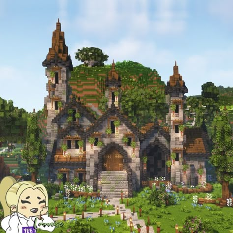 Grian Minecraft House, Hill Top Minecraft House, Mincraft Idea Small Castle, Magic Minecraft Houses, Med Evil Minecraft House, Wood Castle Minecraft, Cute Tower Minecraft, Small Medieval Castle Minecraft, Moss Castle Minecraft