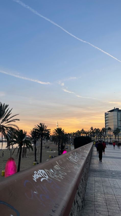 barcelona barcelonetta beach pretty sunset view aesthetic vibe tumblr instagram tt palms travel trip vibing chilling Spain Aesthetics Barcelona, Barcelona Beach Aesthetic, Instagram Account Aesthetic, Sunset View Aesthetic, Barcelona Vibes, Barcelona Spain Aesthetic, Barcelona Life, Barcelona Sunset, Spain Vibes