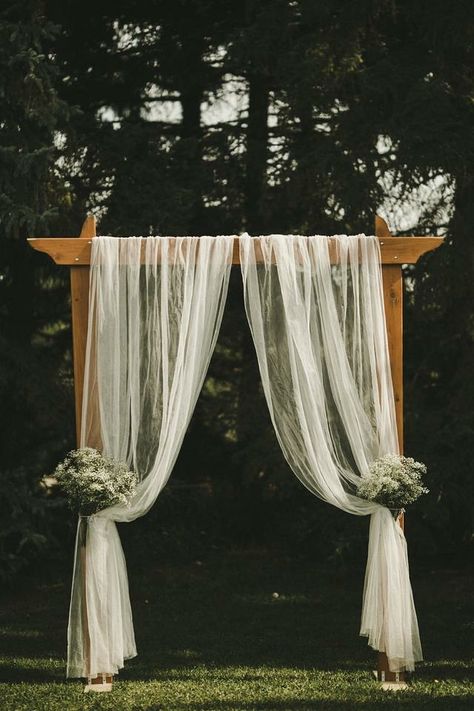 Easy Wedding Ceremony Decor, Small Wedding Altar Ideas, Pergola Wedding Arch Decor, Wedding Arch Sheer Curtain, Simple Arch For Wedding Ceremony, Ceremony Arbor Greenery, Wedding Altar Simple, Outdoor Ceremony Simple Decor, Wedding Arch With Curtains