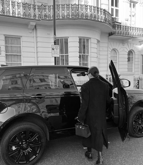 All Black Range Rover, Range Rover Aesthetic, Rover Aesthetic, Red Range Rover, House In The Hamptons, Range Rover Black, Perfect Husband, London Aesthetic, Vision Board Pictures