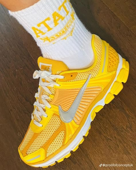 Nike Zoom Vomero 5, Zoom Vomero 5, Pretty Sneakers, Nike Vomero, Vomero 5, Colorful Sneakers, Yellow Sneakers, Trendy Shoes Sneakers, Mode Zara