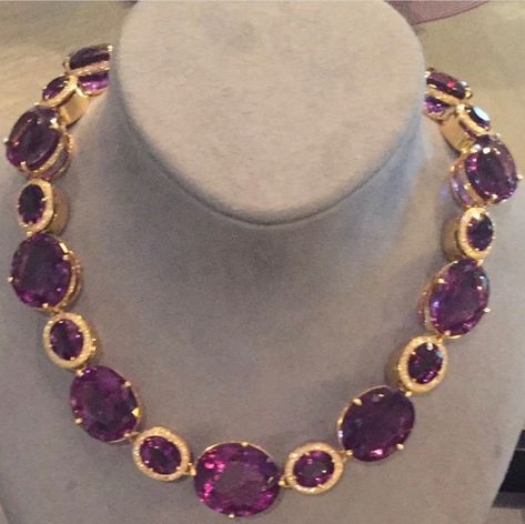 Gold Necklace With Ruby Stone, Ruby Necklace Designs, Purple Stone Necklace, Stone Jewelry Necklace, Embroidery Necklace, Jewelry Set Design, Amethyst Stones, Antique Jewelry Indian, Gold Pendant Jewelry