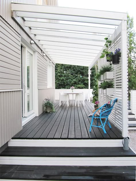 Deck with pergola - love the planters on the privacy wall Terrasse Med Tak, White Pergola, Deck Colors, Deck Paint, Wooden Deck, Pergola Design, Staining Deck, Privacy Walls, Deck With Pergola