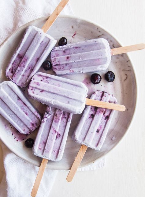 Ice Lolly Recipes, Coconut Blueberry, Vegan Popsicles, Cheesecake Popsicles, Healthy Popsicle Recipes, Coconut Popsicles, Healthy Popsicles, Ice Lollies, Homemade Popsicles