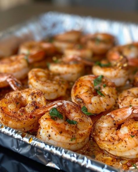 You don't want to lose this recipe. My friend who doesn't even like shrimp, loves this dish! Lo Main, Seafood Dish Recipes, Proper Tasty, Cooked Shrimp, Kids Dinner, Fish Dinner Recipes, Fast Dinner, Shrimp Recipes For Dinner, Baked Shrimp