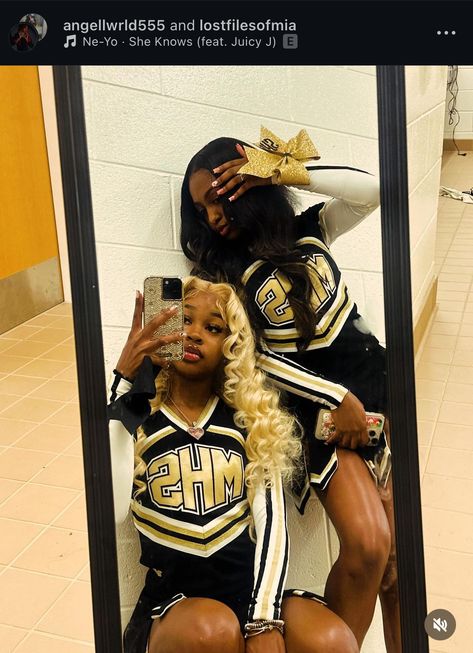 Cheer Black Women, Cheer Hairstyles Black Women, Black Cheerleader Aesthetic, High School Cheerleading Pictures, School Spirit Ideas Pep Rally, Cheerleading Aesthetic, Cheer Dances, Cheer Aesthetic, Cheerleading Bags