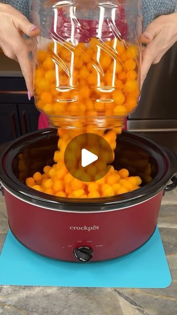 Elaine on Instagram: "Easy Sunday dinner 🧀  #family #friends #live #laugh #love #food #foodie #yummy #yum #cooking #recipe #reel #reels #viralreels #reelsviral #fyp #foryou" Cheap Meals For Party, Quick Dinner Ideas Videos, Birthday Party Main Dish Ideas, Crockpot Ideas For Potluck, Super Fast Dinner Ideas, 30 Min Meals Easy Dinners, Simple Family Meal Ideas, Feeding A Crowd On A Budget, Tiktok Viral Recipes