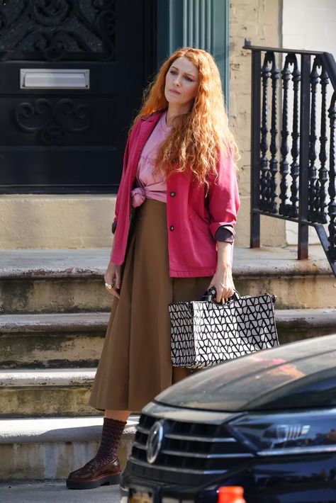 Blake Lively's Curly Red Hair Is Giving the Internet Major Feelings It Ends With Us Outfits, Blake Lively Red Hair, Lilly Bloom, Blake Lively Hair, Curly Red Hair, Bloom Fashion, Justin Baldoni, This Is Us Movie, Red Curly Hair