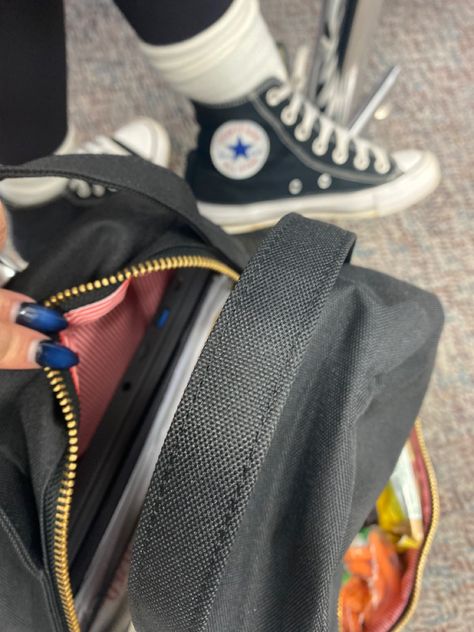 Herschel Backpack Aesthetic, Hershel Backpack, Herschel Backpack, Aesthetic Backpack, Inside My Bag, Black Converse, 2023 Vision Board, 2023 Vision, Herschel