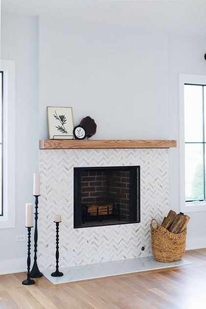 25 Tiled Fireplaces To Accent Your Living Room Diy Fireplaces, Rustic Farmhouse Fireplace, Wooden Mantel, Fireplaces Ideas, Tile Fireplace, White Fireplace, Farmhouse Fireplace, Fireplace Remodel, Home Fireplace