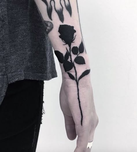 Black Rose Tattoo, Black Rose Tattoos, Tattoo Rose, B Tattoo, Badass Tattoos, Black Ink Tattoos, Rose Black, Trendy Tattoos, Blackwork Tattoo