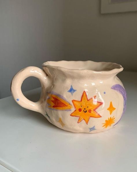 Ceramic Cup Inspiration, Pottery Tea Cups Handmade, Cute Kitchen Decorations, Cup From Clay, Cup Glaze Ideas, Glaze Ideas Pottery, Potary Painting Ideas, Cermanic Mug Ideas, Clay Cups Aesthetic