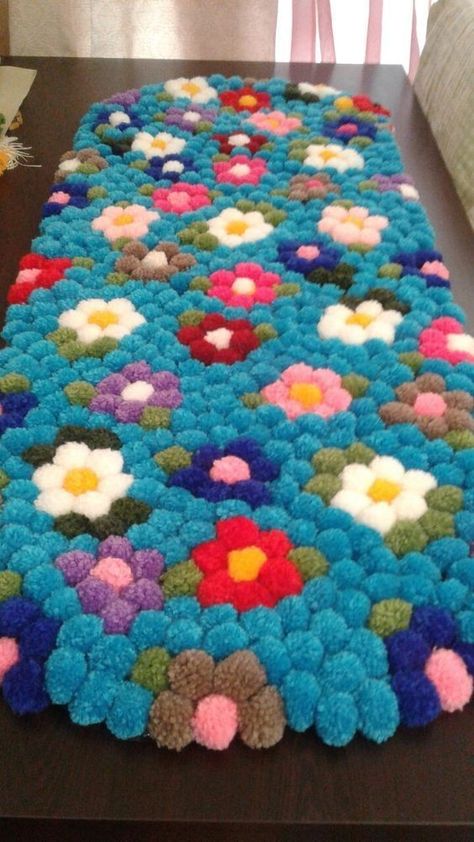 Diy Pom Pom Rug, Kitchen Ideas For Small Spaces, Pom Pom Rug, Kitchen Ideas Modern, Diy Pom Pom, Pom Pom Crafts, Ideas For Small Spaces, Garland Christmas, Christmas Potpourri