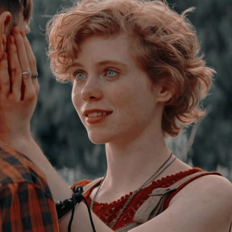 #wattpad #losowo ➴ Icons y headers de lo que quieras 💜 ➴ Los pedidos están abiertos 💚 Sofia Lillis, Queen Sophia, Beverly Marsh, Sophia Lillis, Clown Movie, The Losers Club, It Movie, The Losers, It 2017