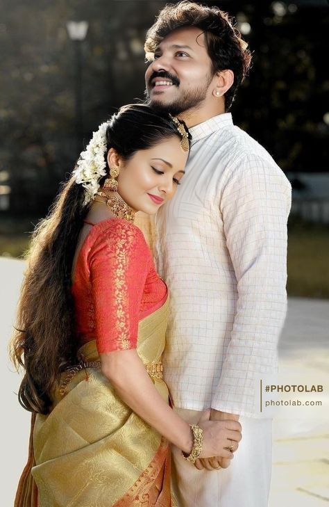 South Look Prewedding, Prewedding Sadi Pose, Hairstyles For Pre Wedding Shoot, Indian Couple Pre Wedding Photoshoot, Hindu Marriage Couple Photography, Prewedding Photoshoot In Saree, South Indian Pre Wedding Photoshoot, Temple Pre Wedding Shoot, Tamil Photoshoot