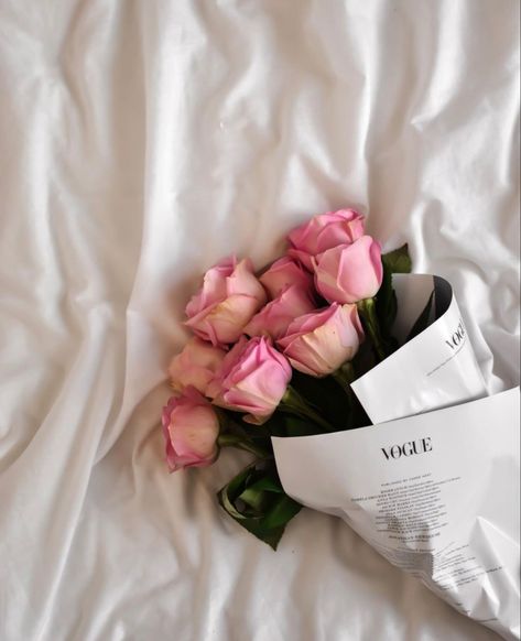 Rosé Vogue, White And Pink Roses, Rose Flower Pictures, Aesthetic Roses, Rose Gold Nails, Nothing But Flowers, Flower Therapy, Beautiful Bouquet Of Flowers, Rose Wallpaper