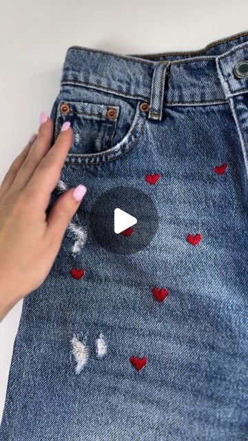 🧷 Trendy PDF sewing patterns on Instagram: "How to embroider cute hearts   Check out how you can add a cute little heart to any garment. Today, our #vikisews_sewinghacks post offers a simple embroidery tutorial that will add some flair to your jeans, shirt, or tank top.  1️⃣ Tie a knot at one end of the embroidery floss. Make the first stitch, bringing the needle from the wrong side to the right side of the fabric.  2️⃣ Move 1 cm (3/8”) to the side and make the second stitch. Don’t pull the thread tight; instead, create a small loop.  3️⃣ Make the third stitch below the previous ones, right in the center.   4️⃣ Place the loop below your remaining thread and pull it tight, creating a V-shaped stitch.  5️⃣ Drop a stitch below, shaping the middle of the heart.   6️⃣ Make a stitch at an angle Jean Embroidery Tutorial, How To Sew A Heart On Jeans, Embroidery Designs In Jeans, Thread Work On Jeans, Small Heart Embroidery Tutorial, Heart Embroidered Jeans, How To Sew A Heart Shape, Adding Beads To Clothes, Jeans Stitching Hacks