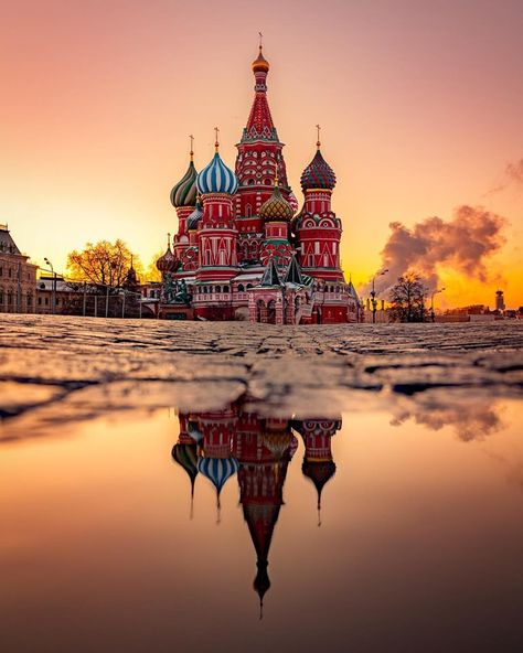 Mosca Russia, Anastasia Aesthetic, St Basils Cathedral, St Basil's, Russian Architecture, Russia Travel, Foto Art, Moscow Russia, Beautiful Places To Travel