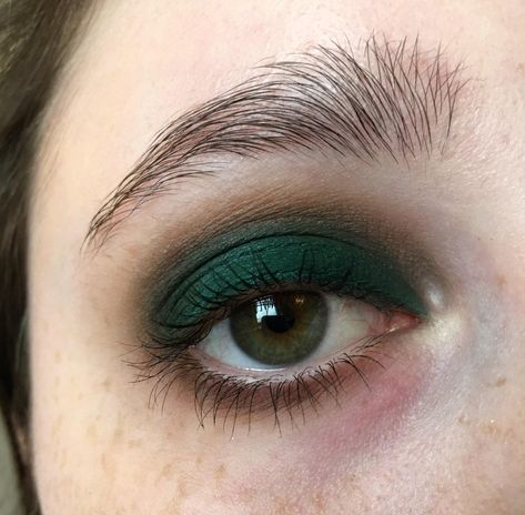 The Charmer Makeup, Dark Green Eyes Makeup, Funky Eyeshadow, Dark Green Makeup Looks, Dark Green Eye Makeup, Fairy Grunge Makeup, Dark Green Eyeshadow, Dark Green Makeup, Funky Makeup Looks