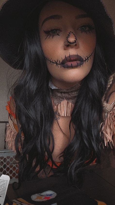 Halloween Costume Makeup Looks, Scare Crow Make Up For Women Simple, Dark Scarecrow Makeup, Scarecrow Scary Makeup, Halloween Makeup For Witches, Sam Trick R Treat Costume Makeup, Sam From Trick Or Treat Makeup, Scarecrow Halloween Makeup Cute, Scary Cowgirl Makeup