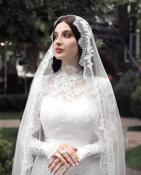 White Wedding Gown, Bridal Veils And Headpieces, Plain Wedding Dress, Bride Dress Simple, High Neck Wedding Dress, Neck Wedding Dress, Classy Wedding Dress, Stylish Wedding Dresses, Fancy Wedding Dresses