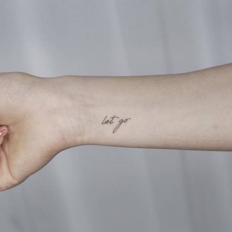 Let Them Go Tattoo, Hands Letting Go, Letting Go Tattoo, Letting Go Tattoo Ideas, Tattoos Of Hands, Let It Go Tattoo, Tattoo Word Fonts, People Tattoos, Handwriting Tattoos