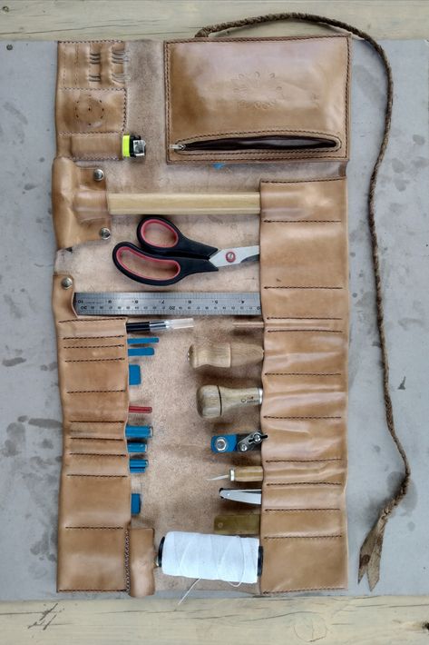 Leather Tool Belt Diy, Diy Leather Tool Roll, Tool Roll Bag, Diy Leather Tools, Leather Tool Bag, Leather Tool Pouches, Bike Diy, Diy Leather Working, Leather Tool Roll