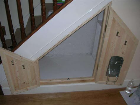 under stairs storage perfect for a cat litter box idea Under Stairs Ideas, Space Under Stairs, Secret Hiding Spots, Under Stair Storage, Litter Box Ideas, Hidden Storage Ideas, Under Stairs Storage, Under Stair, Stairs Storage