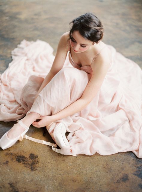 Ballet Editorial — Lindsey Stewart Photography Editorial Blush, Ballet Editorial, Ballet Dancer Photography, Dance Editorial, Ballerina Bride, Ballet Photography Poses, Aesthetic Project, Dance Portraits, Ballerina Photography