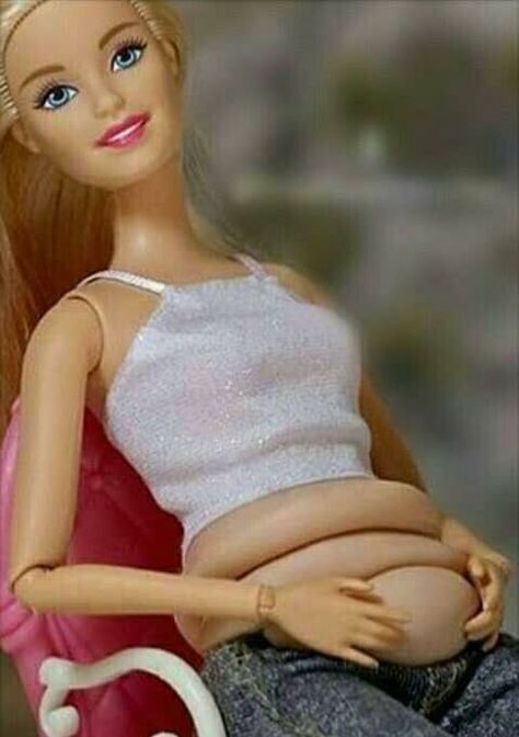 Fatty. Barbie Memes, Memes Dirty, Barbie Funny, Bad Barbie, Funny Memes Images, Princesa Disney, Funny Profile, 웃긴 사진, Relationship Memes