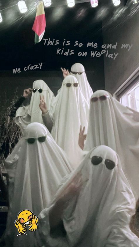 Six People Friend Group Aesthetic, Holoween Costums Aesthetic, Aesthetic Ghost Picture Trend, Ghost Costume With Sunglasses, Group Ghost Photoshoot, Ghost Sunglasses Photoshoot, 3 People Friend Group, Group Of Friends Aesthetic Wallpaper, Ghost Friends Aesthetic